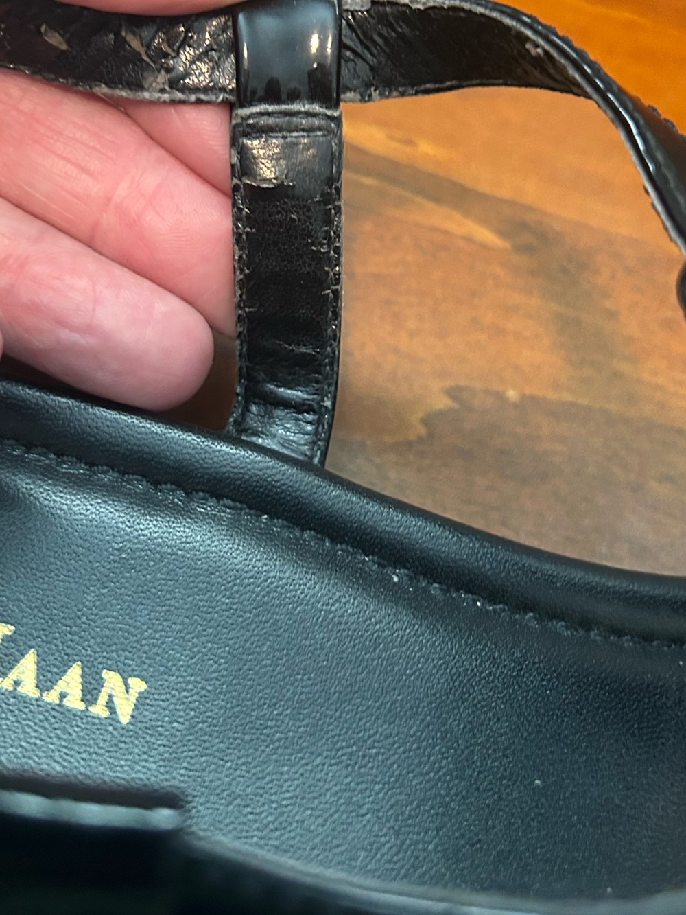 Cole Haan Black patent with snake detail Women's T-Strap thong Sandals 8.5 - Picture 16 of 16